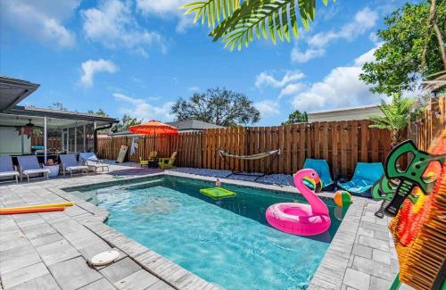 Whitfield House | Saltwater Siesta Pool Games & Family Fun Awaits!