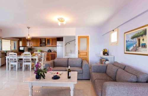 Lygia Villa | salty breeze villa