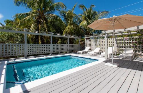 Governor's Harbour House | Salty Dolphin home