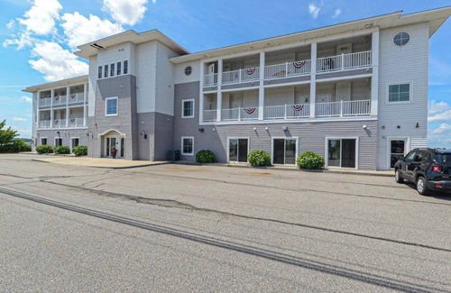 Seabrook Condo | Salty Sunsets - Condotel Efficiency for your beach getaway