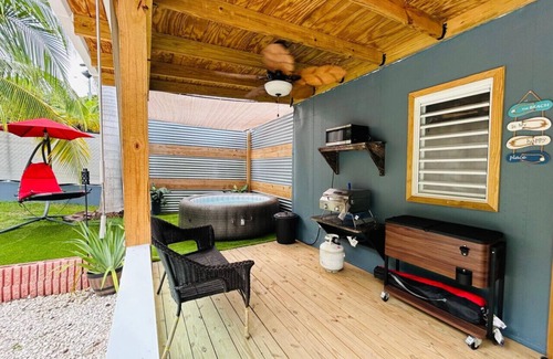 Barrero House | Salty Wagon Studio with private jacuzzi