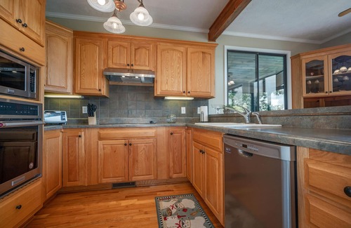 Piney Mountain Cabin | Saluda Mountain Escape: Pet-Friendly, Sleeps 4
