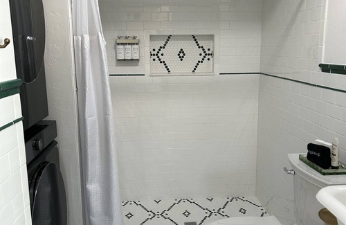 Sam Hughes House | Sam Hughes brand new Art Deco studio! Lux! Walkable