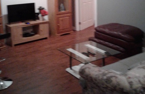 Sainte-Therese House | Same thing at home - Nice basement bungalow