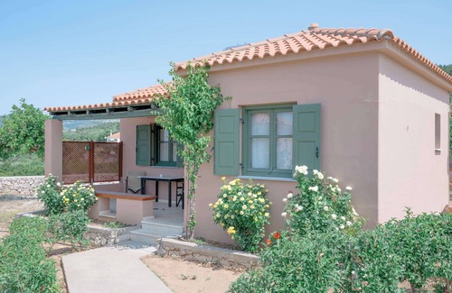 Ormos Koumeikon Apartment | Samos Fully Equipped Studios with Pool Access