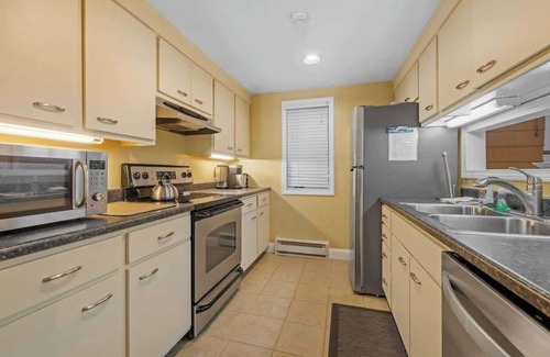 Gilford Condo | Samoset Lakeview Gem - Vibrant Condo Escape!