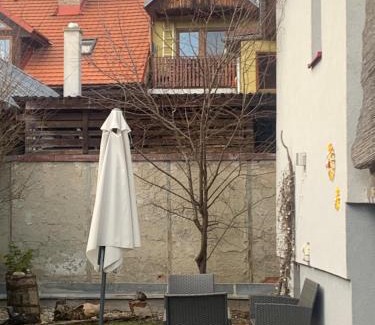 Slovenska Lupca Apartment | Samostatné FAMILY STUDIO v suteréne s terasou a záhradou