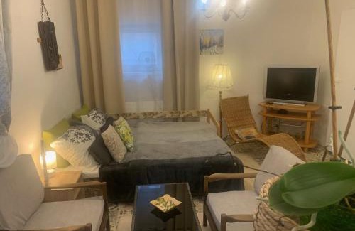 Slovenska Lupca Apartment | Samostatné FAMILY STUDIO v suteréne s terasou a záhradou