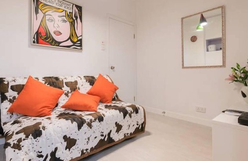 Ferry Point Apartment | Sample Local Cuisine near the Apartment