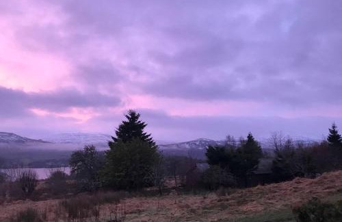 Loch Tay House | Sams Cottage with Loch Tay Vistas and Hot Tub