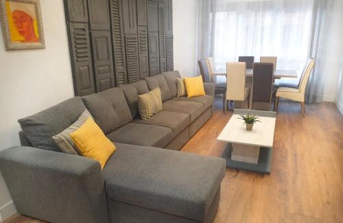 Logrono City Centre Apartment | San Antón Piso de lujo centro con Aire ac by Apartamentos Logrono