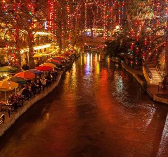 Downtown San Antonio Apartment | San Antonio TX Condo on Riverwalk w King Ste,Pets