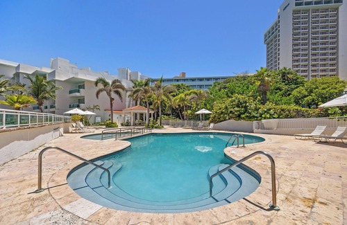 Puerta de Tierra Apartment | San Cristobal Studio - Oceanfront in Trendy Condado Location