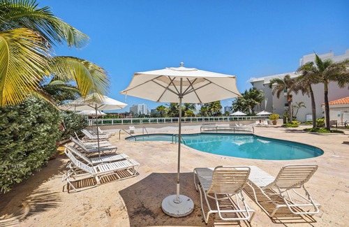 Puerta de Tierra Apartment | San Cristobal Studio - Oceanfront in Trendy Condado Location