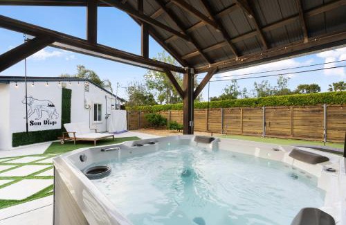 North Clairemont House | San Diego Chill House with Jacuzzi-Golf-Game Room
