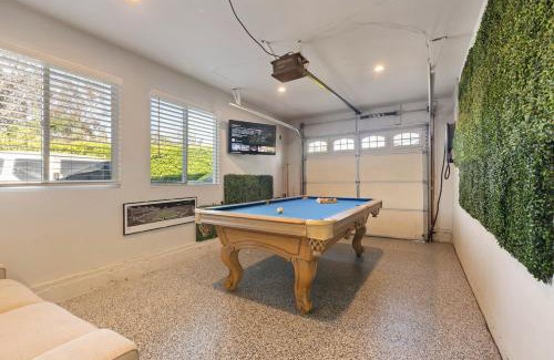 North Clairemont House | San Diego Chill House with Jacuzzi-Golf-Game Room