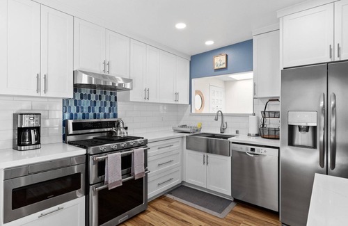 Serra Mesa House | San Diego Home close to all w/Pool and Hot tub!