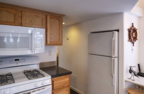 Fort Bragg House | San Juan - Cozy tiny pet friendly home in the heart of the historic Noyo harbor
