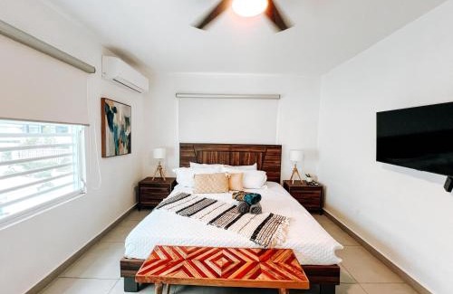 Punta Las Marias Apartment | San Juan Getaway Sleeps 6 n 9 Mins to Airport