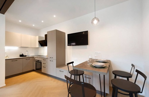 Giaveno Apartment | San Lorenzo Apartment with Balcony and Air Conditioning