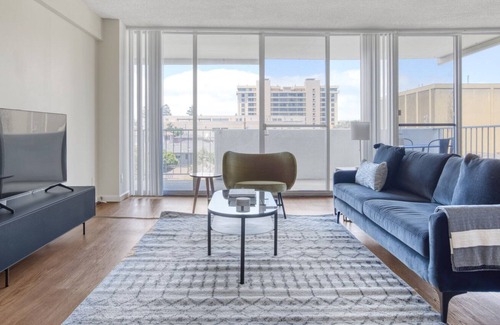 Central San Mateo Apartment | San Mateo 2BR w/ W/D, BBQ & Pool, near Caltrain