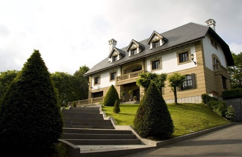 Oiartzun House | San Sebastian. Elegant palace with a privat foret, 20 minutes to the beach