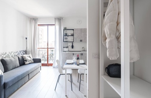 Gallaratese Apartment | [San Siro]Junior Suite, con ampio Balcone