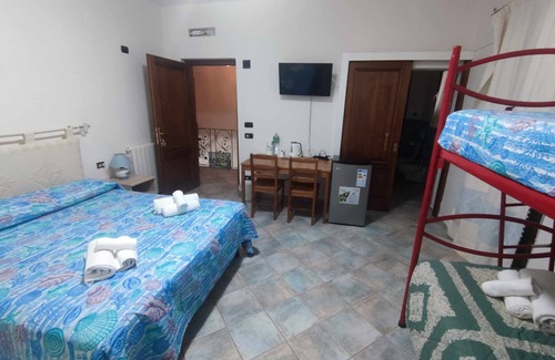 Schifoni House | San Teodoro comfort rooms with private bathroom in the room 2