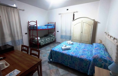 Schifoni House | San Teodoro comfort rooms with private bathroom in the room 2