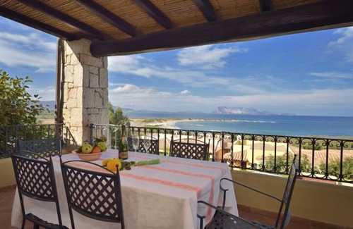 Luddui Villa | San Teodoro: Apartment with Sea View Isuledda Beach - Free WIFI
