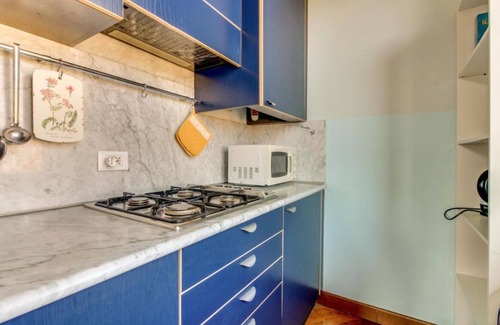 Dorsoduro Apartment | San Vio Dorsoduro Academia, Lovely 2 Br Apartment With a Balcony By Halldis