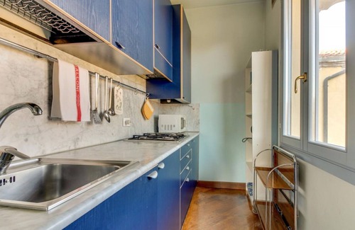 Dorsoduro Apartment | San Vio Dorsoduro Academia, Lovely 2 Br Apartment With a Balcony By Halldis