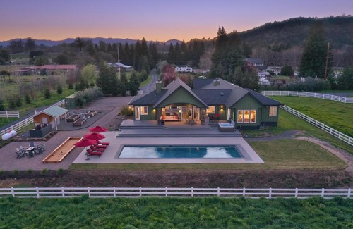 Healdsburg Villa | Sanctuary On Lytton Complimentary Wine Tasting At Croix Included!
