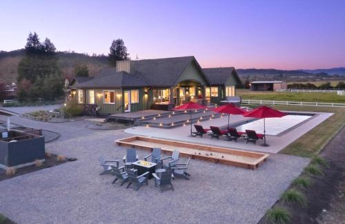 Healdsburg Villa | Sanctuary On Lytton Complimentary Wine Tasting At Croix Included!