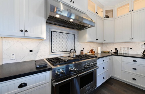 Healdsburg House | Sanctuary on Lytton | Complimentary wine tasting at Croix included!