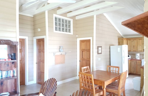 Antoneys Cay House | "Sand Castle" 2 Bedrom Cottage with Ocean View & Pool