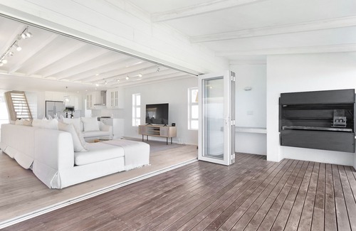 Grotto Bay House | Sand Plover 85 - Four Bedroom House, Sleeps 8