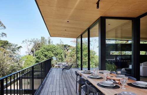 Shoreham House | Sand Steps (Heated Pool)