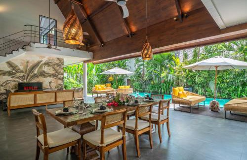 Sei Pinang Villa | Sandara - Tropical Luxe 4BR Villa, 4 Minutes to Beach!