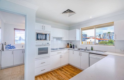 Scarborough Apartment | Sandcastles Penthouse w/Pool & Sauna