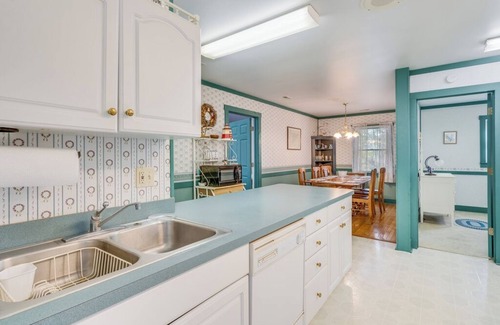 Deep Hole House | Sanderling on Chincoteague - Dog Friendly!