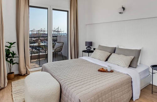 Thessaloniki Apartment | Sanders Arch - Adorable 1-Bdr. Apt. w/ Balcony