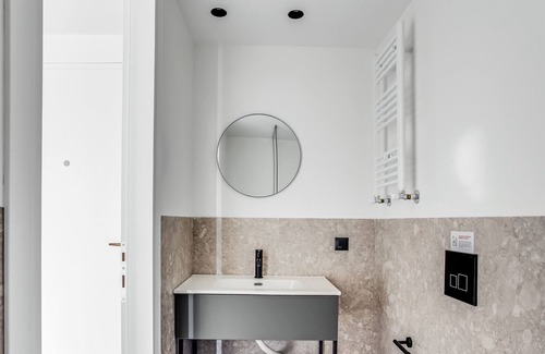 Thessaloniki Apartment | Sanders Arch - Chic 1-bdr Apt w Balcony