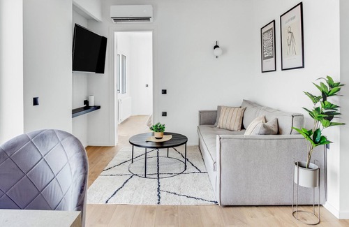 Thessaloniki Apartment | Sanders Arch - Chic 1-bdr Apt w Balcony