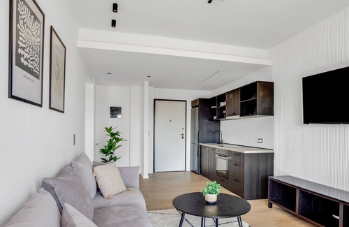 Thessaloniki Apartment | Sanders Arch - Darling 1-Bdr. Apt. w/ Balcony