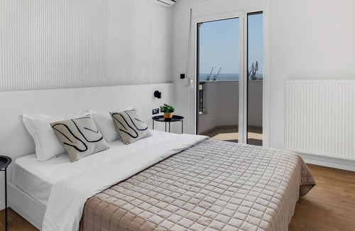 Thessaloniki Apartment | Sanders Arch - Delightful Family Apt w Balcony