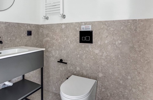 Thessaloniki Apartment | Sanders Arch - Treasured 1-Bdr. Apt. w/ Balcony