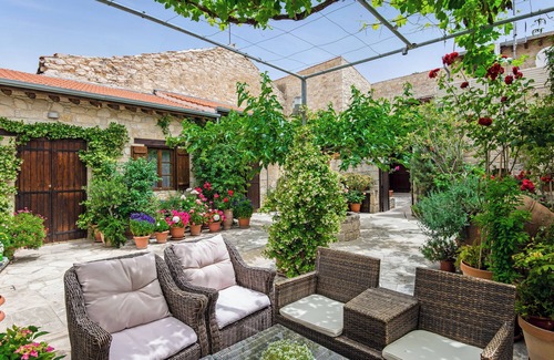Arsos Apartment | Sanders Arsorama Great 1 Bdr Apt with Shared Patio