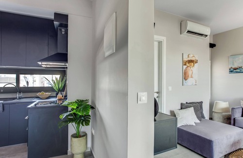 Thessaloniki Apartment | Sanders Old Port - Cozy 1-Bdr Apt with Balcony