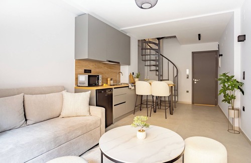 Thessaloniki City Centre Apartment | Sanders Tower Centre - Cute 1 -Bdr Duplex w Terrace